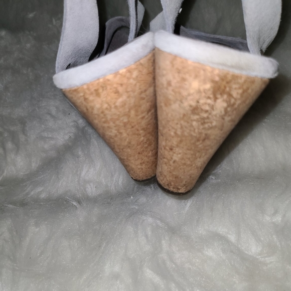 UGG Size 7.5 Baby Blue Suede 💙Tan Cork Wedges - Picture 7 of 11